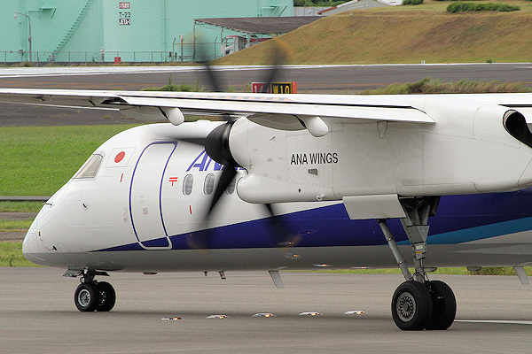 ANA DHC-Q-400（JA853A）