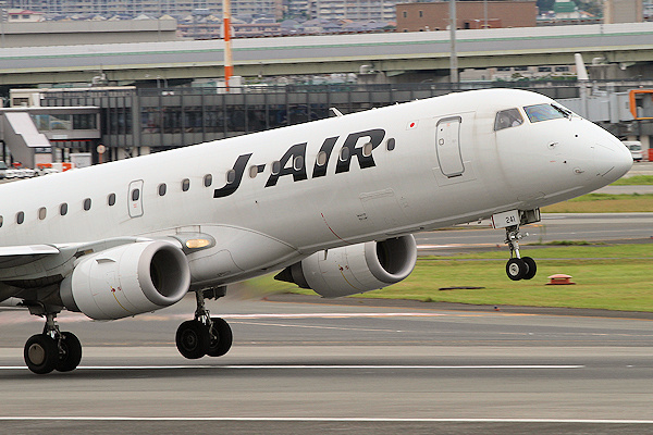 J-AIR E190(JA241J）