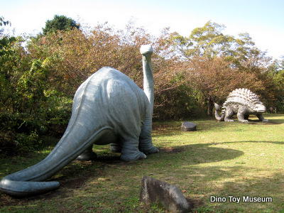 伊豆・伊東にある小室山公園の恐竜たちが進化している