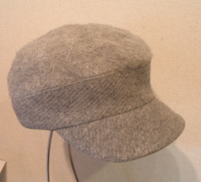 伊豆高原　ギャラリー　ショップ　ギャラリーブナの木　　冬の帽子