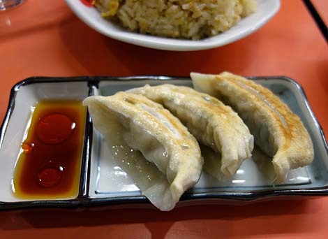 東京東側では有名な中華料理チェーン店のチャーハンと餃子