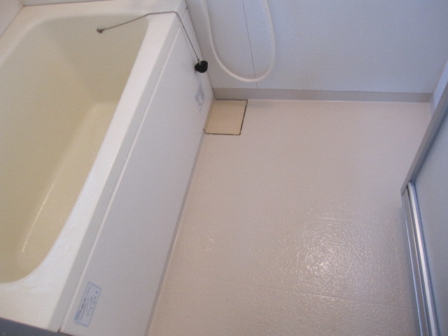 埼玉県所沢市　賃貸物件空き室　トイレ・浴室ユニットバスクリーニング　浴室ユニットバス清掃　作業完了後　２