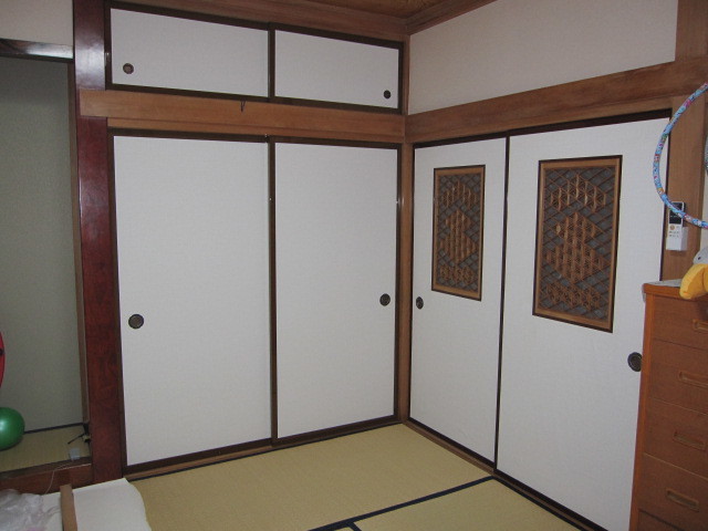 東京都東村山市　ご在宅一戸建て住宅　和室：襖張替え　作業完了後　１