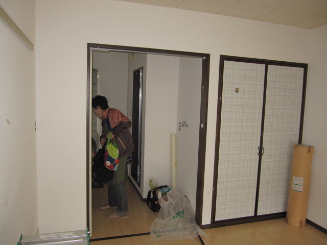 埼玉県所沢市　賃貸物件原状回復　壁クロス張替え　作業前　２