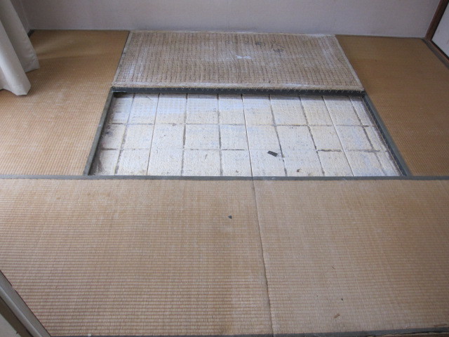 埼玉県所沢市　空き室分譲マンション　和室：畳表替え　作業前　１