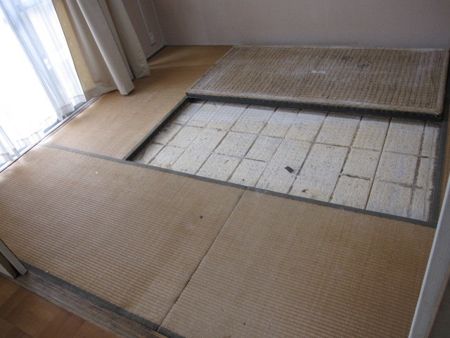 埼玉県所沢市　空き室分譲マンション　和室：畳表替え　作業前　２