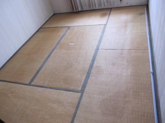 埼玉県所沢市　空き室分譲マンション　和室：畳表替え　作業前　３
