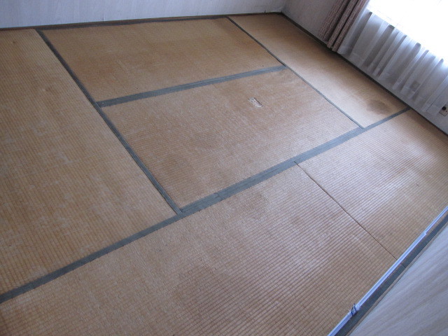 埼玉県所沢市　空き室分譲マンション　和室：畳表替え　作業前　４