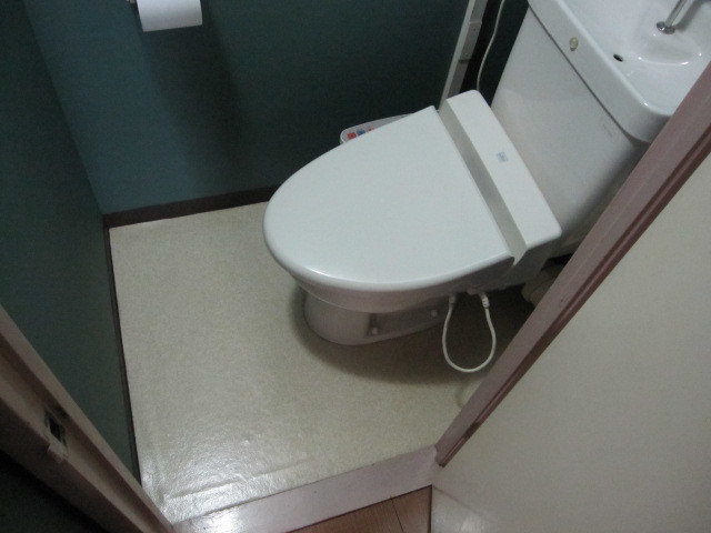 埼玉県所沢市　分譲マンション　３ＬＤＫ入居前空き室全体ハウスクリーニング　トイレ清掃　作業完了後　１
