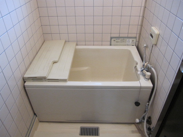 埼玉県所沢市　分譲マンション　３ＬＤＫ入居前空き室全体ハウスクリーニング　浴室ユニットバス清掃　作業完了後　１