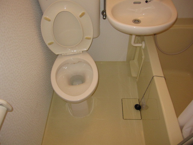 東京都渋谷区　賃貸物件原状回復　入居者退去後空き室１Ｒハウスクリーニング　浴室ユニットバス清掃　作業完了後　２