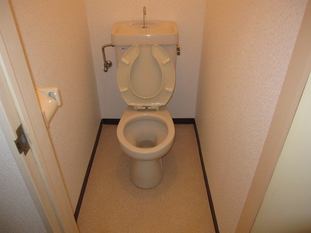 東京都調布市　賃貸物件原状回復１Ｒクロス張替え　トイレ　作業完了後　２