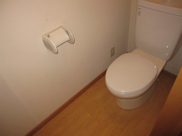東京都武蔵野市　賃貸物件原状回復　空き室１Ｋハウスクリーニング　トイレ清掃　作業完了後　１