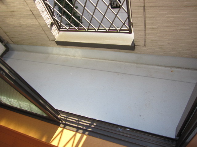 東京都武蔵野市　賃貸物件原状回復　空き室１Ｋハウスクリーニング　ガラスサッシ周り清掃　作業完了後　１
